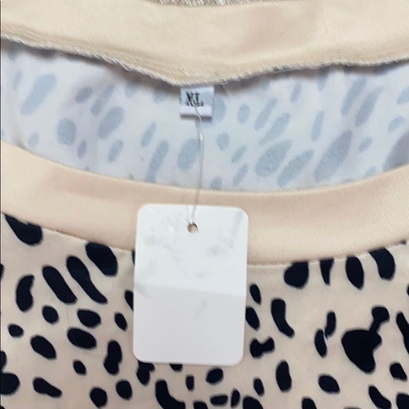 NWT. Ladies top. Size xl. - Picture 2 of 3